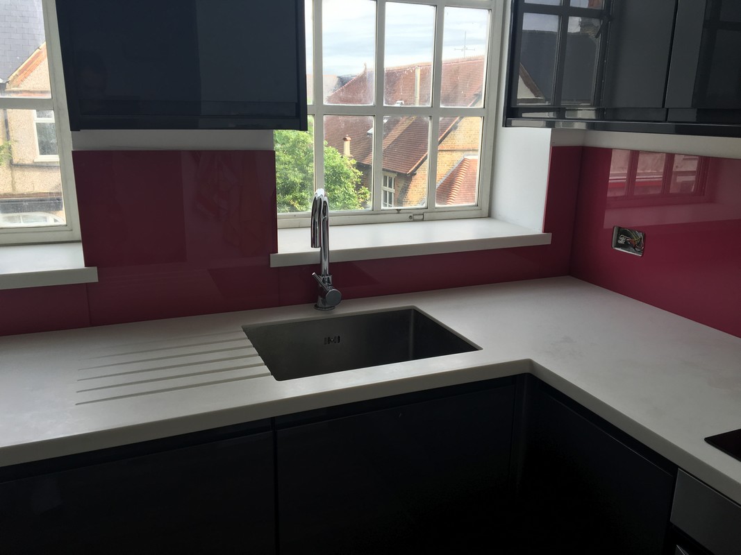 Deep plum coloured glass splashback in modern Plumstead kitchen